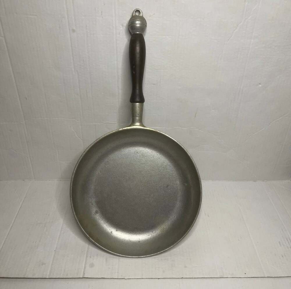 Wilton RWP Fry Pan Wood Handle One Dollar Eagle Embossed 10 Inch Aluminum